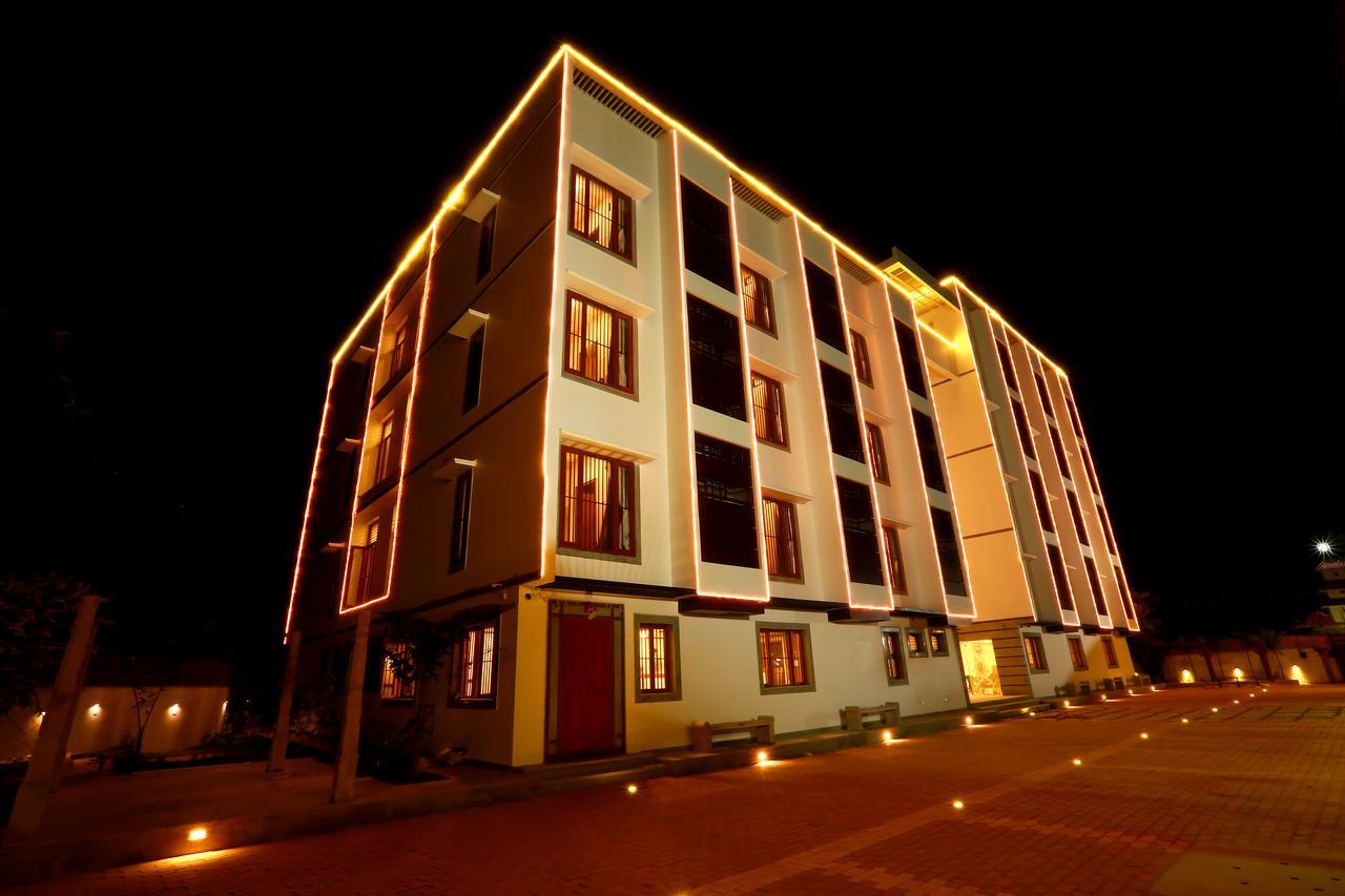 Hotel Mayapuri Amira Kumbakonam Esterno foto